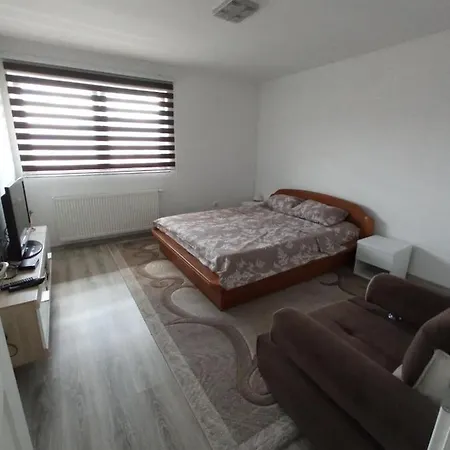דירה Apartman Ejna *